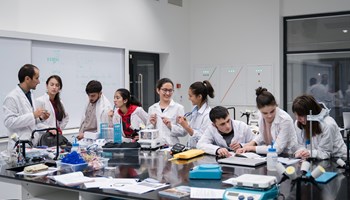 Students In Lab (1)