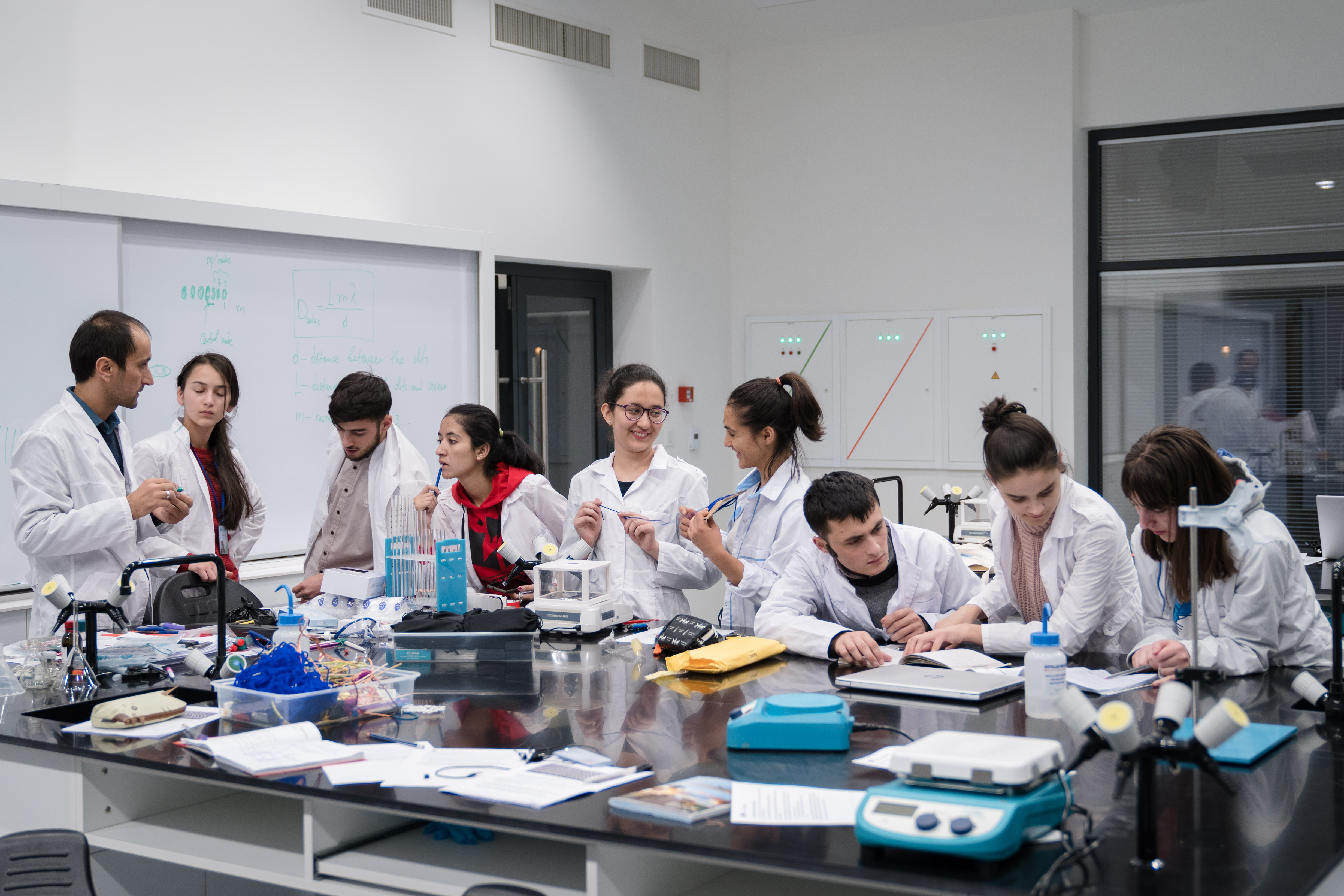 Students In Lab (1)